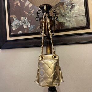 Chateau please check all picture of condition